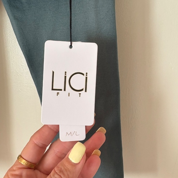 NWT LICI FIT workout set beautiful green/celadon color perfect for yoga - Picture 7 of 7